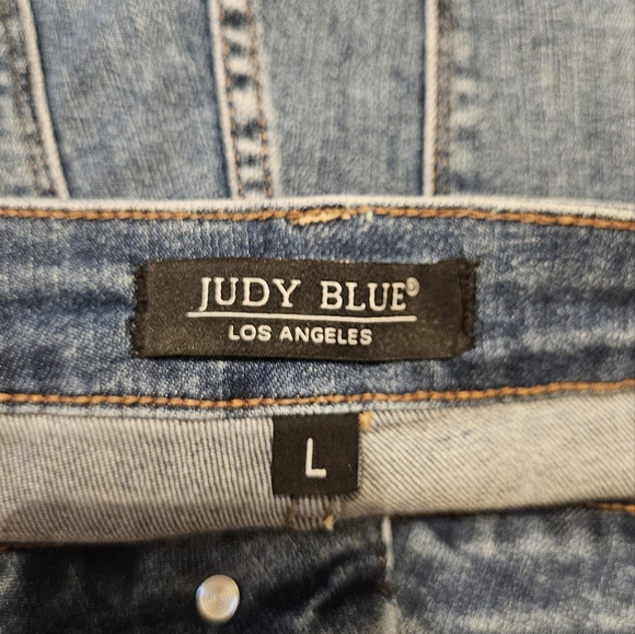 Judy Blue Denim Skort Size Large. With Stretch. - Picture 4 of 8